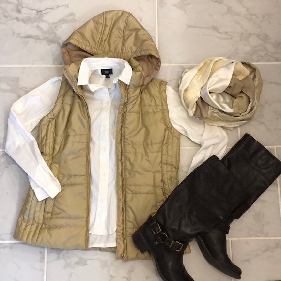{New York and Company} Gold Puffer Vest - Picture 2 of 4
